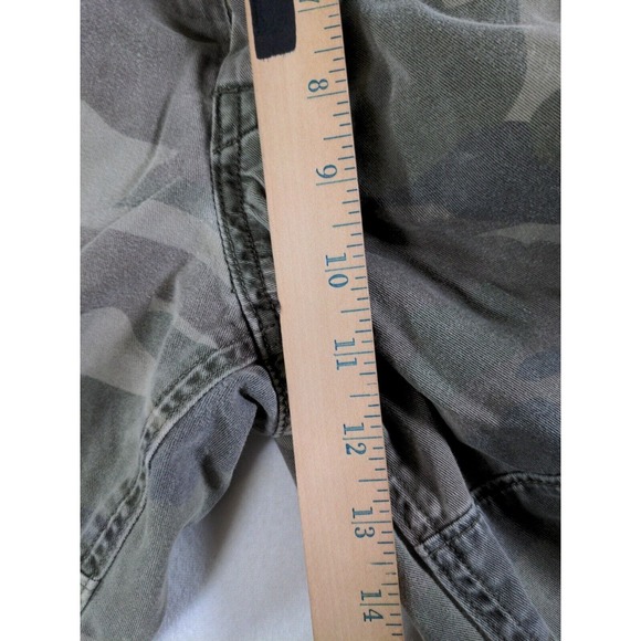 Abercrombie Reg. U.S. Trademark Youth Camo Cargo Shorts Size 12 - Picture 11 of 14